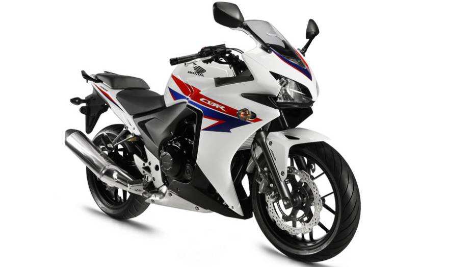 CBR 500R, uma superesportiva de entrada | <a href="https://gutenberg.quatrorodas.abril.com.br/moto/noticias/honda-investe-modelos-500cc-756399.shtml" rel="migration">Leia mais</a>