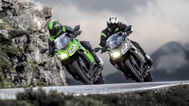 A Ninja 1000 Tourer ABS desenvolve 142 cavalos de potência a 10.000 rpm e um torque máximo de 11,3 mkgf a 7.300 rpm | <a href="https://gutenberg.quatrorodas.abril.com.br/moto/noticias/kawasaki-lanca-ninja-1000-tourer-abs-salao-duas-rodas-756465.shtml" rel="migration">Leia mais</a> A Ninja 1000 Tourer ABS desenvolve 142 cavalos de potência a 10.000 rpm e um torque máximo de 11,3 mkgf a 7.300 rpm | <a href="https://gutenberg.quatrorodas.abril.com.br/moto/noticias/kawasaki-lanca-ninja-1000-tourer-abs-salao-duas-rodas-756465.shtml" rel="migration">Leia mais</a>