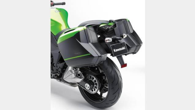 Malas laterais são itens de série | <a href="https://gutenberg.quatrorodas.abril.com.br/moto/noticias/kawasaki-lanca-ninja-1000-tourer-abs-salao-duas-rodas-756465.shtml" rel="migration">Leia mais</a> Malas laterais são itens de série | <a href="https://gutenberg.quatrorodas.abril.com.br/moto/noticias/kawasaki-lanca-ninja-1000-tourer-abs-salao-duas-rodas-756465.shtml" rel="migration">Leia mais</a>