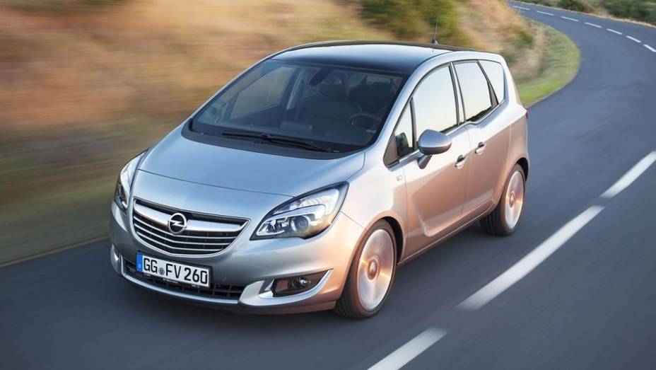 A Opel revelou nesta quarta-feira (9) o facelift do Meriva | <a href="https://gutenberg.quatrorodas.abril.com.br/noticias/fabricantes/opel-revela-facelift-meriva-756548.shtml" rel="migration">Leia mais</a>