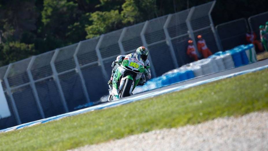 Quem surpreendeu foi Álvaro Bautista (GO&FUN Honda Gresini), que abrirá a segunda fila | <a href="https://gutenberg.quatrorodas.abril.com.br/moto/noticias/motogp-lorenzo-pole-australia-757585.shtml" rel="migration">Leia mais</a>