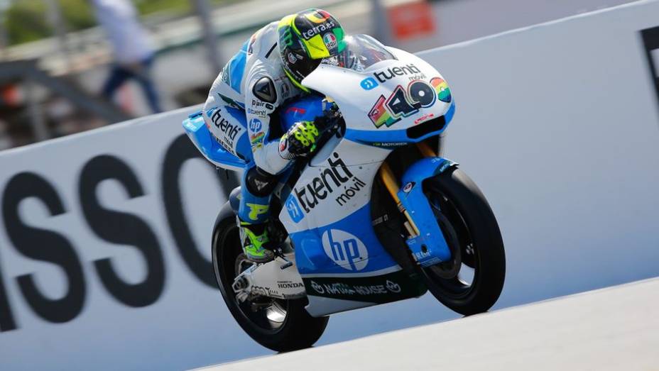 Na Moto2, a pole ficou com Pol Espargaró (Tuenti HP 40) | <a href="https://gutenberg.quatrorodas.abril.com.br/moto/noticias/motogp-lorenzo-pole-australia-757585.shtml" rel="migration">Leia mais</a>