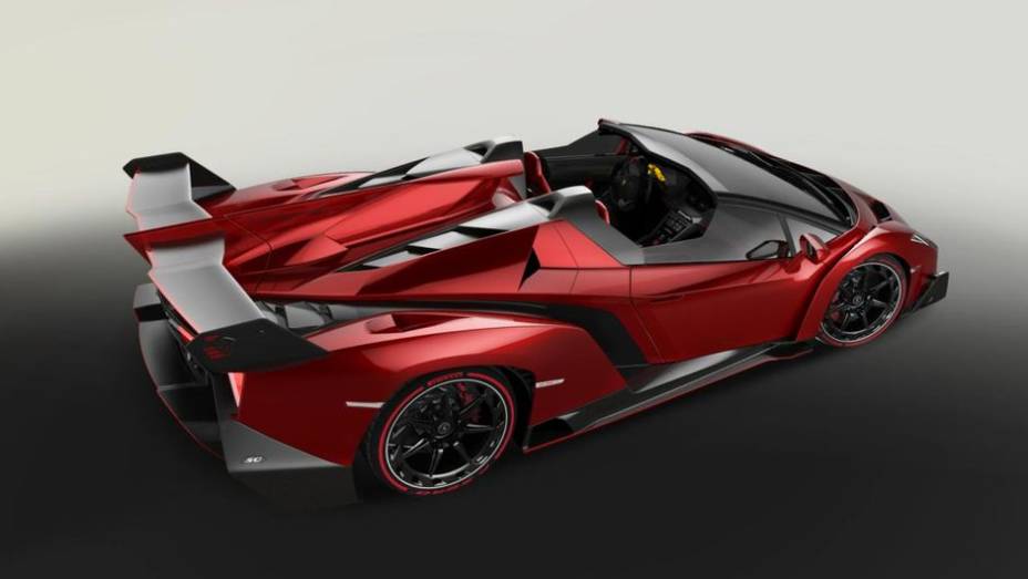 A Lamborghini divulgou as fotos oficiais da Veneno Roadster | <a href="https://gutenberg.quatrorodas.abril.com.br/noticias/fabricantes/surgem-primeiras-imagens-lamborghini-veneno-roadster-757482.shtml" rel="migration">Leia mais</a>