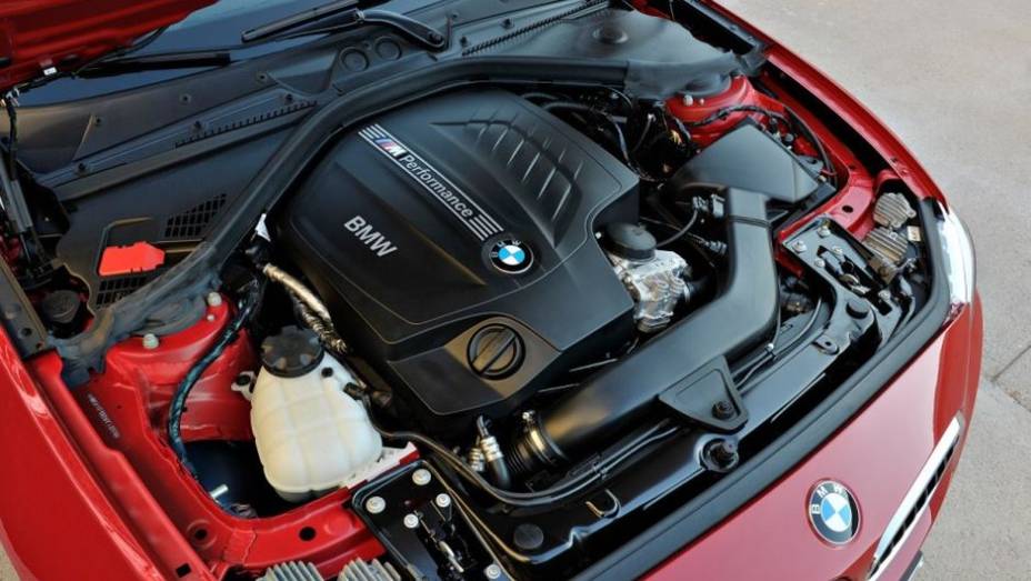 Há diversos tipos de motorização, a diesel e a gasolina | <a href="https://gutenberg.quatrorodas.abril.com.br/noticias/fabricantes/bmw-revela-serie-2-completo-758127.shtml" rel="migration">Leia mais</a>