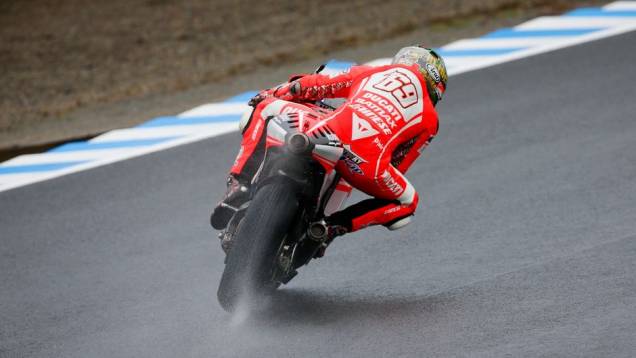 De modo surpreendente, a terceira colocação foi ocupada pelo norte-americano Nicky Hayden | <a href="https://gutenberg.quatrorodas.abril.com.br/moto/noticias/motogp-lorenzo-voa-pole-japao-758277.shtml" rel="migration">Leia mais</a> De modo surpreendente, a terceira colocação foi ocupada pelo norte-americano Nicky Hayden | <a href="https://gutenberg.quatrorodas.abril.com.br/moto/noticias/motogp-lorenzo-voa-pole-japao-758277.shtml" rel="migration">Leia mais</a>