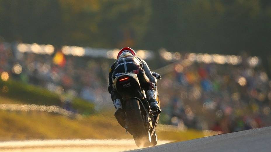 Na Moto2, o mais rápido do dia foi o finlandês Mika Kallio | <a href="https://gutenberg.quatrorodas.abril.com.br/moto/noticias/motogp-lorenzo-voa-pole-japao-758277.shtml" rel="migration">Leia mais</a>