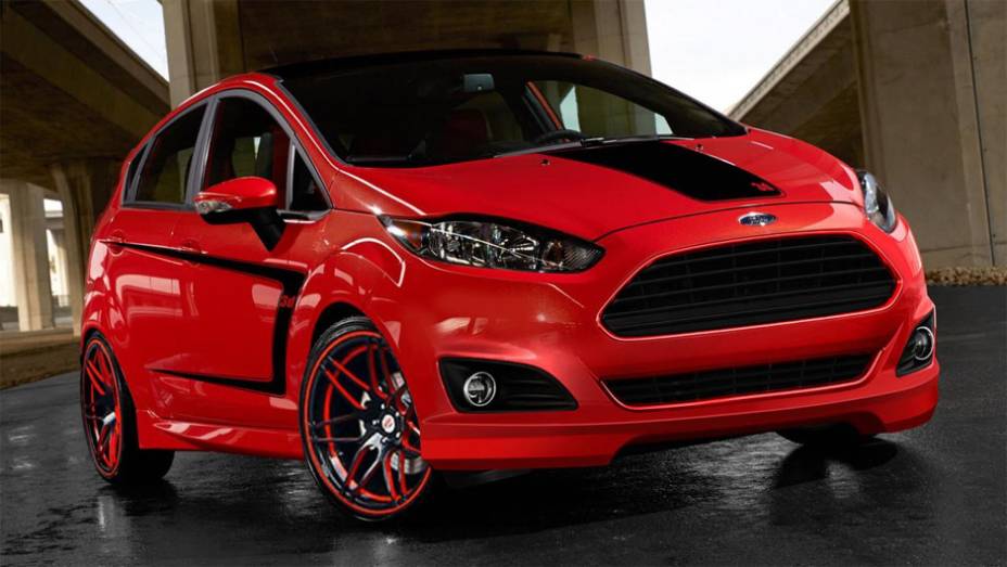 3dCarbon Fiesta | <a href="https://gutenberg.quatrorodas.abril.com.br/noticias/fabricantes/ford-levara-cinco-edicoes-especiais-fiesta-ao-sema-757477.shtml" rel="migration">Leia mais</a>