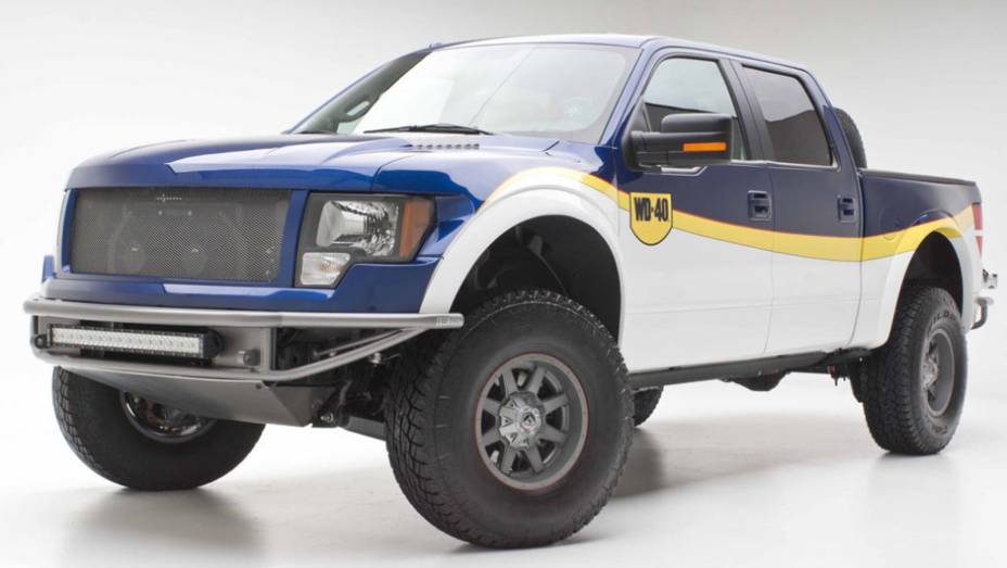 Ford F-150 modificada por Chip Foose e WD-40 | <a href="https://gutenberg.quatrorodas.abril.com.br/noticias/fabricantes/chip-foose-revela-ford-f-150-modificada-sema-show-759304.shtml" rel="migration">Leia mais</a> | <a href="https://gutenberg.quatrorodas.abril.com.br/galerias/especiais/sema-s" rel="migration"></a>