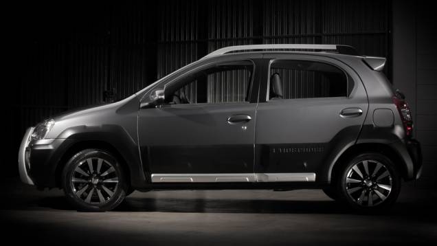 O Etios Cross tem como base a versão topo de linha XLS | <a href="https://gutenberg.quatrorodas.abril.com.br/carros/lancamentos/toyota-etios-cross-759424.shtml" rel="migration">Leia mais</a> O Etios Cross tem como base a versão topo de linha XLS | <a href="https://gutenberg.quatrorodas.abril.com.br/carros/lancamentos/toyota-etios-cross-759424.shtml" rel="migration">Leia mais</a>