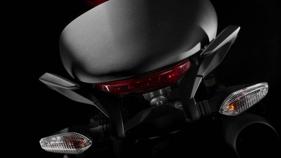 O modelo também tem controle de tração com oito posições | <a href="https://gutenberg.quatrorodas.abril.com.br/moto/noticias/ducati-revela-monster-1200-2014-759325.shtml" rel="migration">Leia mais</a>