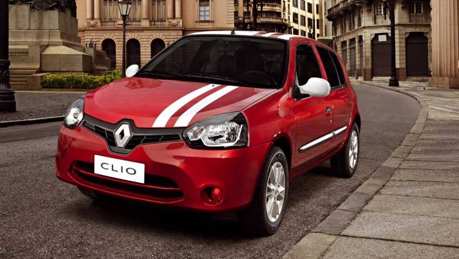 Novo ele não é tanto assim: o Clio passou por mais uma reestilização | <a href="https://gutenberg.quatrorodas.abril.com.br/carros/lancamentos/renault-clio-2013-717925.shtml" rel="migration">Leia mais</a>