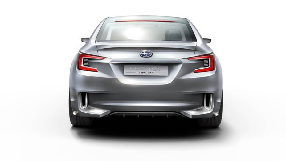 As lanternas têm moldura similar à das luzes dianteiras | <a href="https://gutenberg.quatrorodas.abril.com.br/noticias/fabricantes/subaru-revela-legacy-concept-2015-760224.shtml" rel="migration">Leia Mais</a>