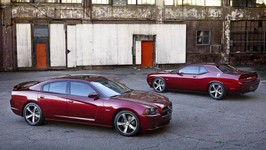 A Dodge lançará edições especiais "100th Anniversary" para Charger e Challenger | <a href="https://gutenberg.quatrorodas.abril.com.br/noticias/saloes/los-angeles-2013/dodge-celebra-centenario-edicao-especial-charger-challenger-760678.shtml" rel="migration">Leia mais</a>