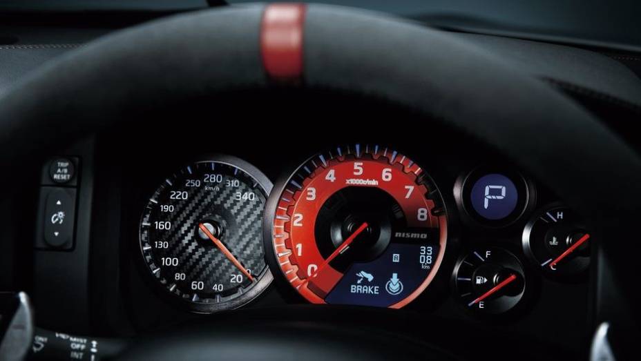 Início das vendas está programado para 2014 | <a href="https://gutenberg.quatrorodas.abril.com.br/noticias/saloes/toquio-2013/primeiros-detalhes-novo-nissan-gt-r-nismo-surgem-internet-760517.shtml" rel="migration">Leia mais</a>