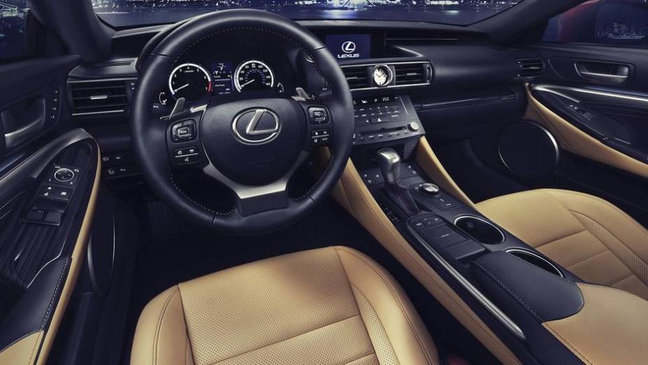 O interior também é baseado nos protótipos mais recentes mostrados pela Lexus, com o mesmo nível elevado de acabamento visto nos sedãs da marca | <a href="https://gutenberg.quatrorodas.abril.com.br/noticias/saloes/toquio-2013/lexus-mostra-cupe-rc-759175.shtml" rel="migration">Leia</a>