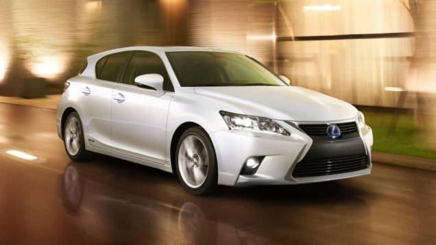 A Lexus mostrou as primeiras fotos do modelo 2014 do híbrido CT 200h | <a href="https://gutenberg.quatrorodas.abril.com.br/noticias/fabricantes/lexus-revela-primeiras-imagens-ct-200h-2014-760057.shtml" rel="migration">Leia mais</a> A Lexus mostrou as primeiras fotos do modelo 2014 do híbrido CT 200h | <a href="https://gutenberg.quatrorodas.abril.com.br/noticias/fabricantes/lexus-revela-primeiras-imagens-ct-200h-2014-760057.shtml" rel="migration">Leia mais</a>