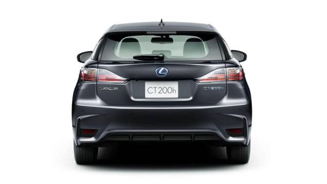 ...novas rodas de liga-leve, para-choque traseiro modificado, entre outras novas características | <a href="https://gutenberg.quatrorodas.abril.com.br/noticias/fabricantes/lexus-revela-primeiras-imagens-ct-200h-2014-760057.shtml" rel="migration">Leia mais</a> ...novas rodas de liga-leve, para-choque traseiro modificado, entre outras novas características | <a href="https://gutenberg.quatrorodas.abril.com.br/noticias/fabricantes/lexus-revela-primeiras-imagens-ct-200h-2014-760057.shtml" rel="migration">Leia mais</a>