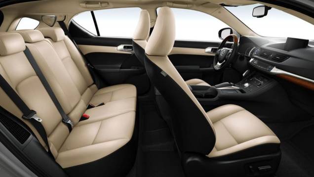 A potência combinada é de 134 cv | <a href="https://gutenberg.quatrorodas.abril.com.br/noticias/fabricantes/lexus-revela-primeiras-imagens-ct-200h-2014-760057.shtml" rel="migration">Leia mais</a> A potência combinada é de 134 cv | <a href="https://gutenberg.quatrorodas.abril.com.br/noticias/fabricantes/lexus-revela-primeiras-imagens-ct-200h-2014-760057.shtml" rel="migration">Leia mais</a>