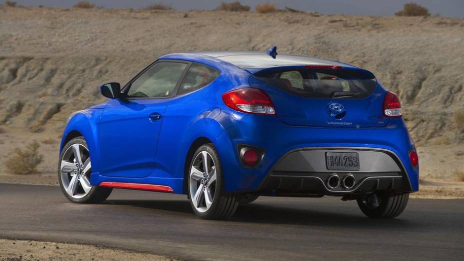 N&atilde;o h&aacute; modifica&ccedil;&otilde;es na motoriza&ccedil;&atilde;o, de modo que o bloco que equipa a vers&atilde;o &eacute; o 1.6 turbo de inje&ccedil;&atilde;o direta | <a href="https://gutenberg.quatrorodas.abril.com.br/noticias/saloes/los-angeles-2013/hyundai-mostra-veloster-r-spec-760833.shtml" rel="migration">Leia mais</a>