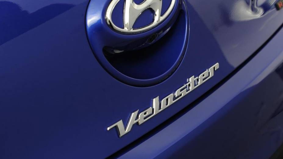 A produ&ccedil;&atilde;o do Veloster R-Spec come&ccedil;ar&aacute; ainda em 2013, mas sua chegada ao mercado norte-americano ocorrer&aacute; apenas em fevereiro do pr&oacute;ximo ano | <a href="https://gutenberg.quatrorodas.abril.com.br/noticias/saloes/los-angeles-2013/hyundai-mostra-veloster-r-spec-760833." rel="migration"></a>