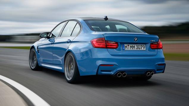 Trata-se da versão apimentada da Série 3 | <a href="https://gutenberg.quatrorodas.abril.com.br/noticias/saloes/detroit-2014/bmw-apresenta-novos-m3-m4-762958.shtml" rel="migration">Leia mais</a> Trata-se da versão apimentada da Série 3 | <a href="https://gutenberg.quatrorodas.abril.com.br/noticias/saloes/detroit-2014/bmw-apresenta-novos-m3-m4-762958.shtml" rel="migration">Leia mais</a>