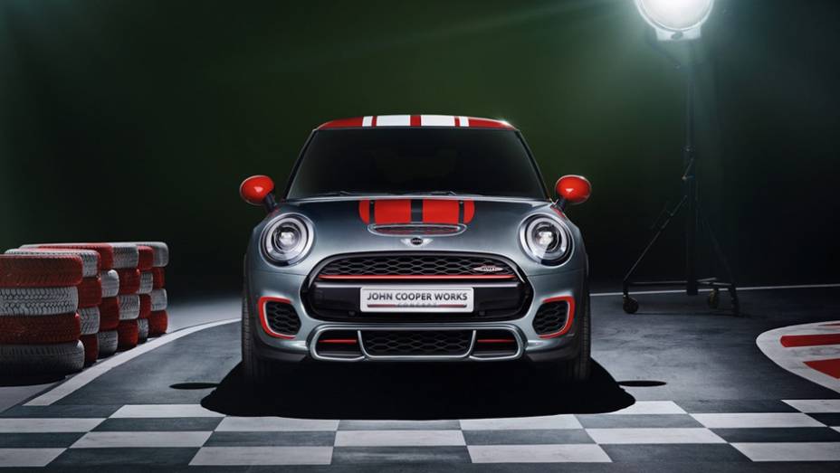 Os faróis do JCW concept são de LED | <a href="https://gutenberg.quatrorodas.abril.com.br/noticias/saloes/detroit-2014/mini-mostra-novo-jcw-concept-763480.shtml" rel="migration">Leia mais</a>