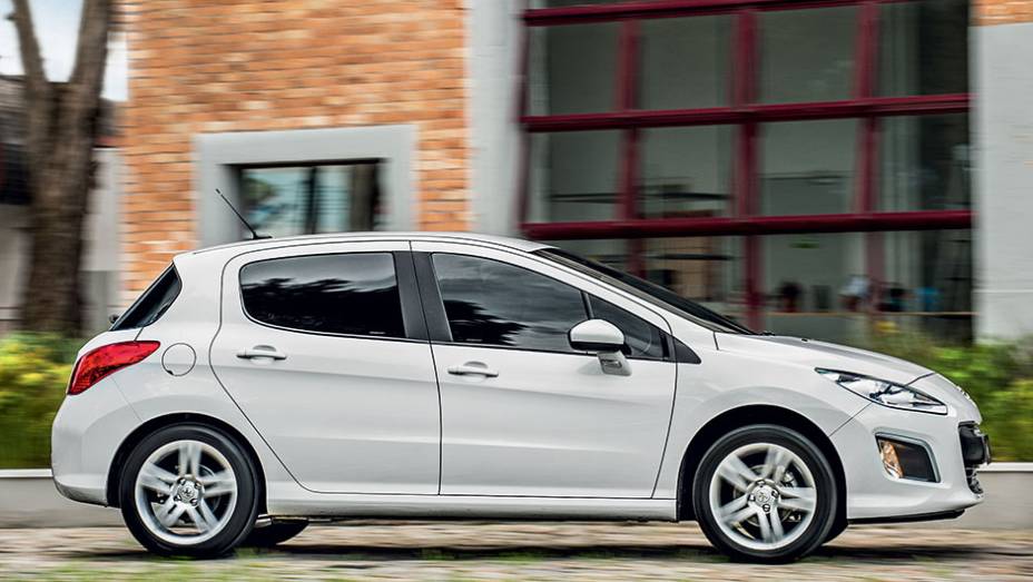 Em 12º lugar aparece o Peugeot 308 Allure - 19,9% | <a href="https://gutenberg.quatrorodas.abril.com.br/reportagens/servicos/tempo-dinheiro-765441.shtml" rel="migration">Leia mais</a>