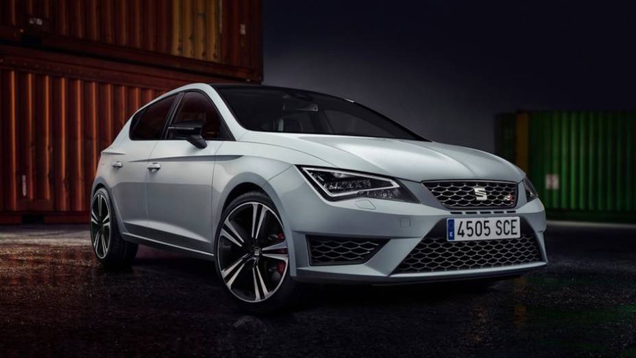 O Leon Cupra chega disponível em duas versões, sendo uma de 262 cavalos e a outra de 276 cv | <a href="https://gutenberg.quatrorodas.abril.com.br/noticias/saloes/genebra-2014/novo-seat-leon-cupra-oficialmente-apresentado-genebra-775226.shtml" rel="migration">Leia mais</a>