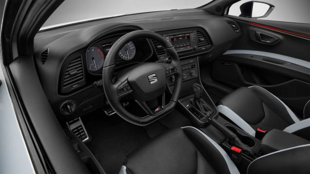 Detalhe do interior | <a href="https://gutenberg.quatrorodas.abril.com.br/noticias/saloes/genebra-2014/novo-seat-leon-cupra-oficialmente-apresentado-genebra-775226.shtml" rel="migration">Leia mais</a> Detalhe do interior | <a href="https://gutenberg.quatrorodas.abril.com.br/noticias/saloes/genebra-2014/novo-seat-leon-cupra-oficialmente-apresentado-genebra-775226.shtml" rel="migration">Leia mais</a>