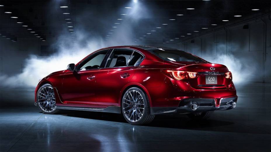 O Q50 Eau Rouge terá motor de 500 cavalos, com cilindros em V | <a href="https://gutenberg.quatrorodas.abril.com.br/noticias/saloes/detroit-2014/infiniti-leva-q50-eau-rouge-ao-salao-detroit-769539.shtml" rel="migration">Leia mais</a>