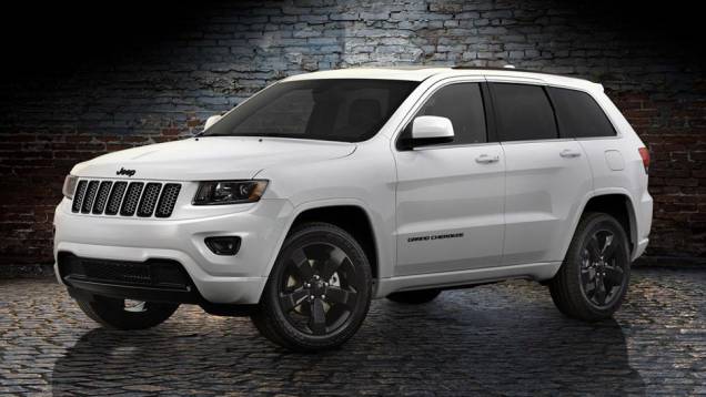 Já o Grand Cherokee recebe inserções platinadas na grade frontal, detalhes em preto gloss e rodas de alumínio de 20 polegadas | <a href="https://gutenberg.quatrorodas.abril.com.br/noticias/fabricantes/jeep-lanca-edicao-especial-altitude-771178.shtml" rel="migration">Leia mais</a> Já o Grand Cherokee recebe inserções platinadas na grade frontal, detalhes em preto gloss e rodas de alumínio de 20 polegadas | <a href="https://gutenberg.quatrorodas.abril.com.br/noticias/fabricantes/jeep-lanca-edicao-especial-altitude-771178.shtml" rel="migration">Leia mais</a>