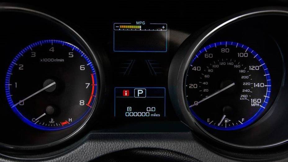 Por dentro, há um novo console central, bem como um atualizado quadro de instrumentos e um novo volante | <a href="https://gutenberg.quatrorodas.abril.com.br/noticias/fabricantes/surgem-primeiras-imagens-oficiais-novo-subaru-legacy-772272.shtml" rel="migration">Leia mais</a>