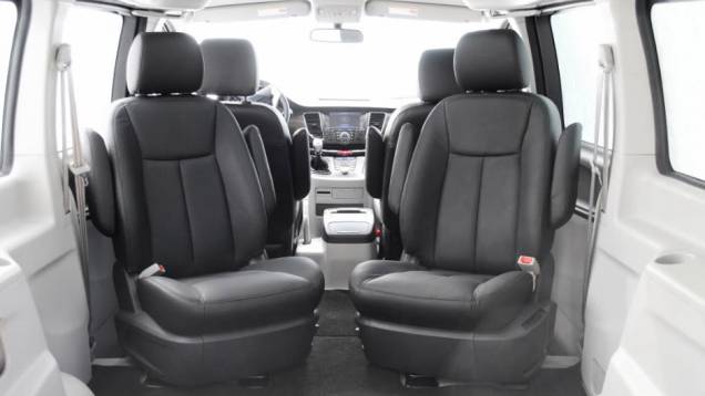 O grande destaque é o amplo espaço interno para até sete ocupantes | <a href="https://gutenberg.quatrorodas.abril.com.br/noticias/fabricantes/jac-traz-t8-r-114-990-773037.shtml" rel="migration">Leia mais</a> O grande destaque é o amplo espaço interno para até sete ocupantes | <a href="https://gutenberg.quatrorodas.abril.com.br/noticias/fabricantes/jac-traz-t8-r-114-990-773037.shtml" rel="migration">Leia mais</a>
