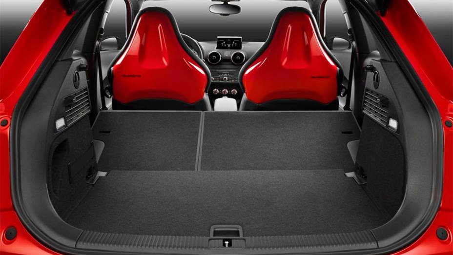 Detalhe do porta-malas do Audi S1 2014 | <a href="https://gutenberg.quatrorodas.abril.com.br/noticias/saloes/genebra-2014/audi-lanca-oficialmente-s1-s1-sportback-2014-773081.shtml" rel="migration">Leia mais</a>