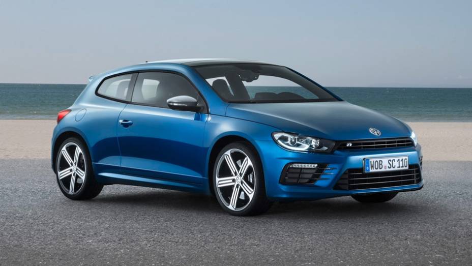 A Volkswagen revelou neste domingo (16) o renovado coupé Scirocco | <a href="https://gutenberg.quatrorodas.abril.com.br/noticias/saloes/genebra-2014/volkswagen-mostra-facelift-scirocco-773695.shtml" rel="migration">Leia mais</a>