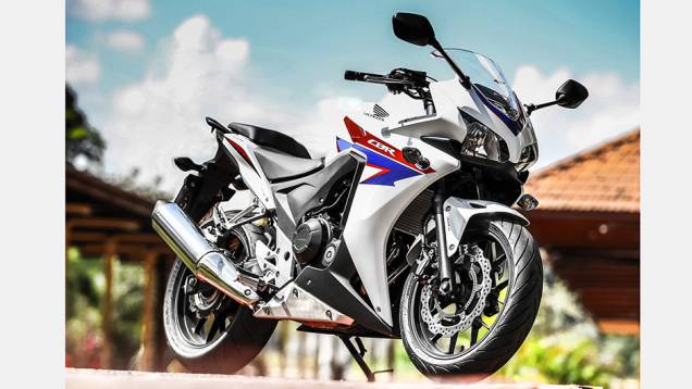 Motor conta com duplo comando de válvulas no cabeçote, quatro válvulas por cilindro e arrefecimento a líquido | <a href="https://gutenberg.quatrorodas.abril.com.br/moto/noticias/honda-inicia-vendas-cbr-500r-brasil-773679.shtml" rel="migration">Leia mais</a> Motor conta com duplo comando de válvulas no cabeçote, quatro válvulas por cilindro e arrefecimento a líquido | <a href="https://gutenberg.quatrorodas.abril.com.br/moto/noticias/honda-inicia-vendas-cbr-500r-brasil-773679.shtml" rel="migration">Leia mais</a>