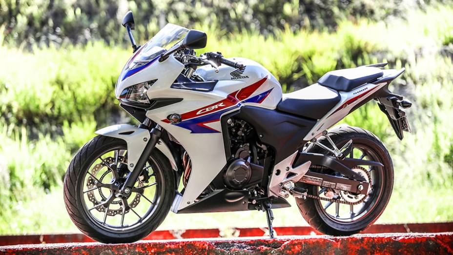 Honda CBR 500R conta com rodas em alumínio fundido | <a href="https://gutenberg.quatrorodas.abril.com.br/moto/noticias/honda-inicia-vendas-cbr-500r-brasil-773679.shtml" rel="migration">Leia mais</a>