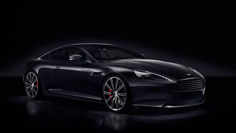 Os Aston Martin DB9 Carbon Black (preto) e Carbon White (branco), será uma das atrações no Salão de Genebra | <a href="https://gutenberg.quatrorodas.abril.com.br/noticias/saloes/genebra-2014/aston-martin-levara-edicoes-especiais-vantage-db9-genebra-774029.shtml" rel="migration">Lei</a>