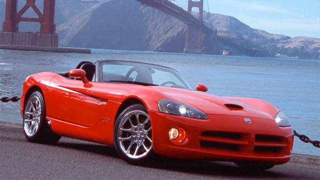 Viper: Se desde os anos 60 a Dodge se escora na esportividade, foi sempre com derivados de modelos médios ou menores da linha. Até o Viper surgir em 1992 com o estrondo de seu V10 Viper: Se desde os anos 60 a Dodge se escora na esportividade, foi sempre com derivados de modelos médios ou menores da linha. Até o Viper surgir em 1992 com o estrondo de seu V10
