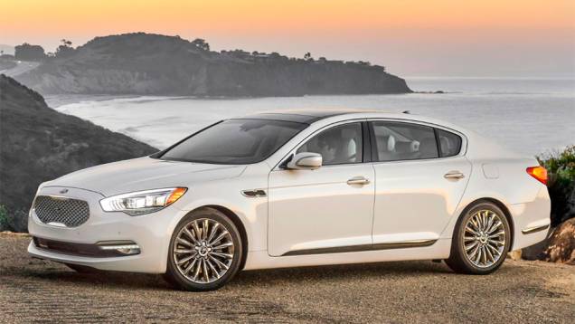 Kia K900:Segue a linha de raciocínio mercadológico do Equus, a de alternativas coreanas ao Mercedes Classe S, BMW Série 7 e Audi A8. Para quem não se apega a status de marca e tradição Kia K900:Segue a linha de raciocínio mercadológico do Equus, a de alternativas coreanas ao Mercedes Classe S, BMW Série 7 e Audi A8. Para quem não se apega a status de marca e tradição
