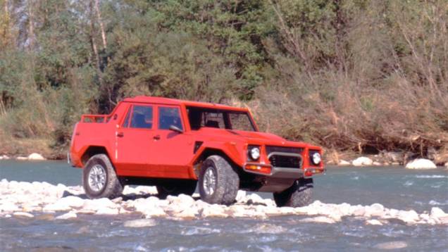 Lamborghini LM002: Com tantos superesportivos ousados e ariscos no showroom, o que aquele jipe esquisito de três volumes fazia ali de 1986 a 1993? O V12 sob o capô era uma pista Lamborghini LM002: Com tantos superesportivos ousados e ariscos no showroom, o que aquele jipe esquisito de três volumes fazia ali de 1986 a 1993? O V12 sob o capô era uma pista