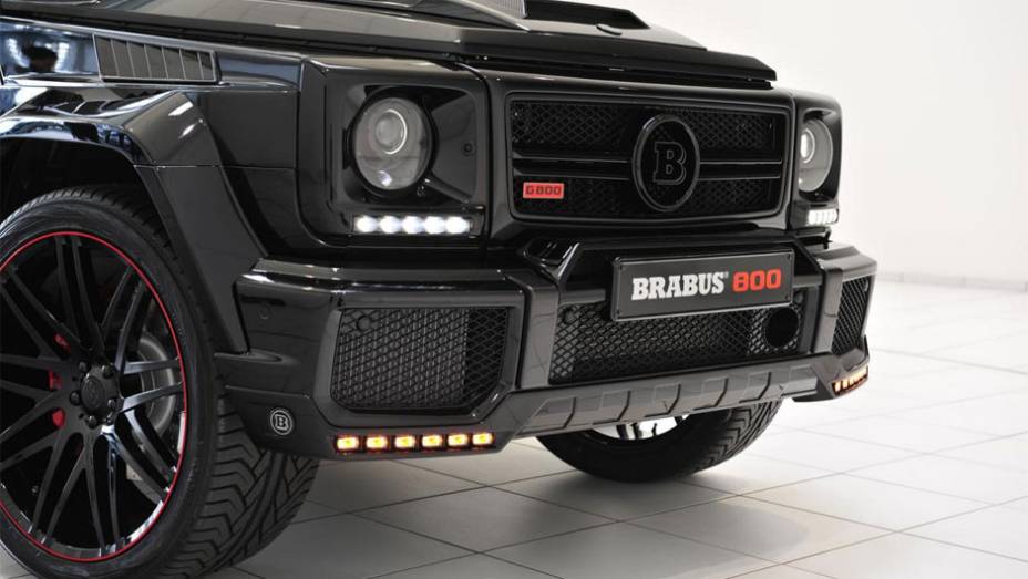Detalhe da dianteira | <a href="https://gutenberg.quatrorodas.abril.com.br/noticias/saloes/genebra-2014/brabus-lanca-modelo-produtos-apple-774876.shtml" rel="migration">Leia mais</a>
