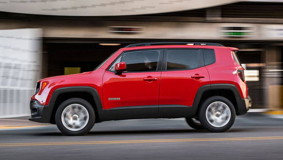 O Renegade, cujo design foi concebido nos Estados Unidos, será produzido na Itália, já como fruto da aquisição da Chrysler por parte da Fiat | <a href="https://gutenberg.quatrorodas.abril.com.br/noticias/saloes/genebra-2014/imagens-jeep-renegade-sao-reveladas-775127" rel="migration"></a>