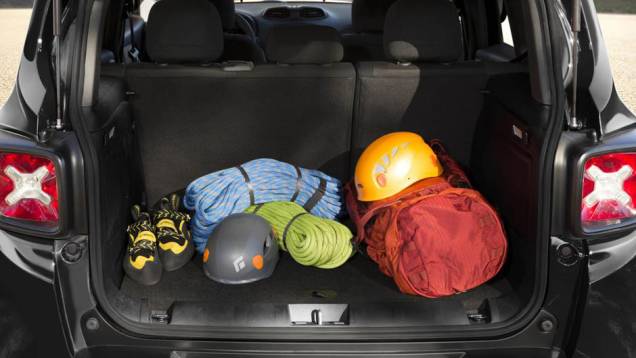 Uma delas é a E.torQ flex, que deverá equipar o modelo brasileiro | <a href="https://gutenberg.quatrorodas.abril.com.br/noticias/saloes/genebra-2014/imagens-jeep-renegade-sao-reveladas-775127.shtml" rel="migration">Leia mais</a> Uma delas é a E.torQ flex, que deverá equipar o modelo brasileiro | <a href="https://gutenberg.quatrorodas.abril.com.br/noticias/saloes/genebra-2014/imagens-jeep-renegade-sao-reveladas-775127.shtml" rel="migration">Leia mais</a>