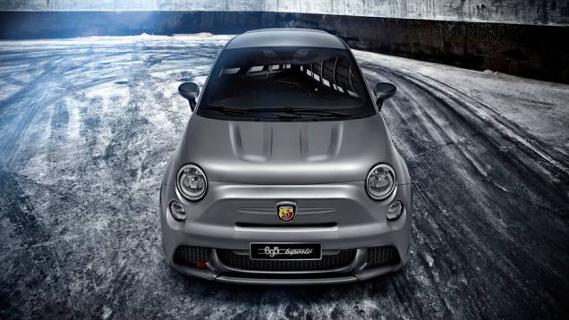O carrinho é equipado com motor 1.4 turbo, o mesmo do 500 Abarth. No entanto, o bloco foi reconfigurado para entregar 30 cavalos de potência a mais | <a href="https://gutenberg.quatrorodas.abril.com.br/noticias/saloes/genebra-2014/abarth-apresenta-695-biposto-775354" rel="migration"></a> O carrinho é equipado com motor 1.4 turbo, o mesmo do 500 Abarth. No entanto, o bloco foi reconfigurado para entregar 30 cavalos de potência a mais | <a href="https://gutenberg.quatrorodas.abril.com.br/noticias/saloes/genebra-2014/abarth-apresenta-695-biposto-775354" rel="migration"></a>