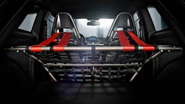 Para ganhar em performance, a Abarth também promoveu algumas modificações na cabine do veículo, como a remoção dos bancos traseiros... | <a href="https://gutenberg.quatrorodas.abril.com.br/noticias/saloes/genebra-2014/abarth-apresenta-695-biposto-775354.shtml" rel="migration">Leia</a> Para ganhar em performance, a Abarth também promoveu algumas modificações na cabine do veículo, como a remoção dos bancos traseiros... | <a href="https://gutenberg.quatrorodas.abril.com.br/noticias/saloes/genebra-2014/abarth-apresenta-695-biposto-775354.shtml" rel="migration">Leia</a>