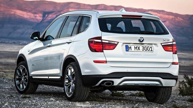 Com o facelift, o modelo passa a ostentar a mesma linguagem de design do X5 | <a href="https://gutenberg.quatrorodas.abril.com.br/noticias/saloes/genebra-2014/bmw-mostra-novo-x3-genebra-775550.shtml" rel="migration">Leia mais</a> Com o facelift, o modelo passa a ostentar a mesma linguagem de design do X5 | <a href="https://gutenberg.quatrorodas.abril.com.br/noticias/saloes/genebra-2014/bmw-mostra-novo-x3-genebra-775550.shtml" rel="migration">Leia mais</a>