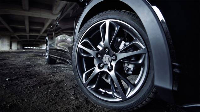 Modelo pode ser equipado ainda com rodas de liga leve "Nitrogen" de 18 polegadas | <a href="https://gutenberg.quatrorodas.abril.com.br/noticias/saloes/genebra-2014/honda-mostra-new-civic-black-edition-genebra-775637.shtml" rel="migration">Leia mais</a> Modelo pode ser equipado ainda com rodas de liga leve "Nitrogen" de 18 polegadas | <a href="https://gutenberg.quatrorodas.abril.com.br/noticias/saloes/genebra-2014/honda-mostra-new-civic-black-edition-genebra-775637.shtml" rel="migration">Leia mais</a>