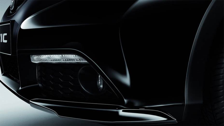 Detalhe do para-choque dianteiro | <a href="https://gutenberg.quatrorodas.abril.com.br/noticias/saloes/genebra-2014/honda-mostra-new-civic-black-edition-genebra-775637.shtml" rel="migration">Leia mais</a>