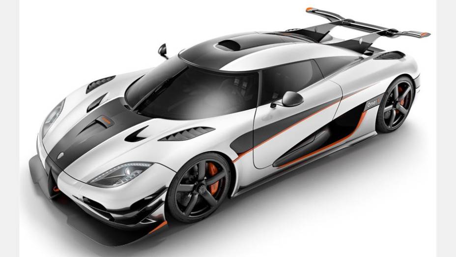 Koenigsegg revelou o modelo One:1 no Salão de Genebra | <a href="https://gutenberg.quatrorodas.abril.com.br/noticias/saloes/genebra-2014/koenigsegg-apresentara-carro-1-341-cavalos-potencia-774972.shtml" rel="migration">Leia mais</a>